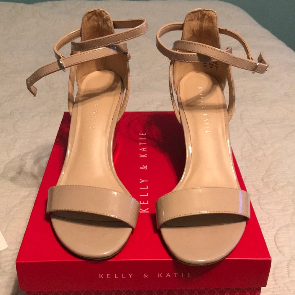 Nude patent leather wedges